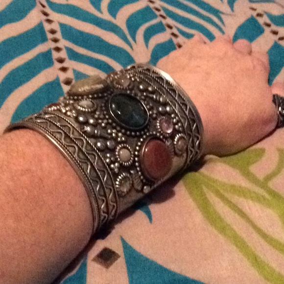 Cuff bracelet - Picture 4 of 9